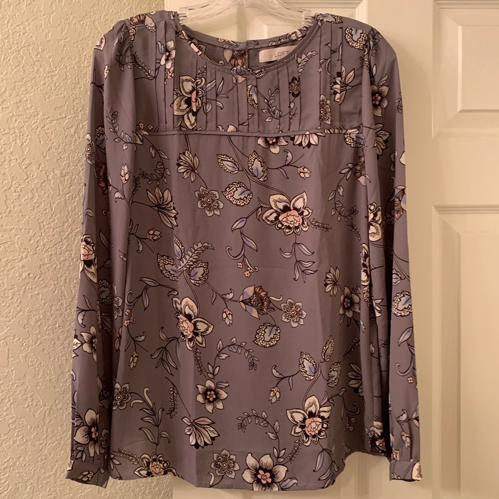Women’s Loft lavender blouse Sz M Like New